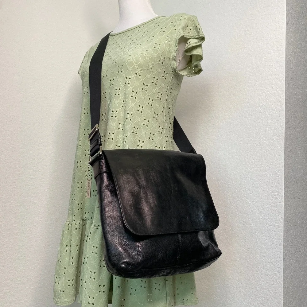 COACH Sullivan Small Messenger Crossbody Purse Black Calf Leather‎ Unisex F72108